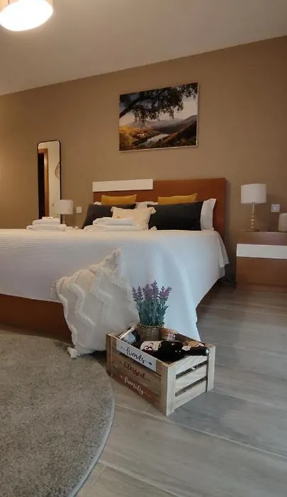 Joana & Marco - Guest House - 4 Caminhos-1