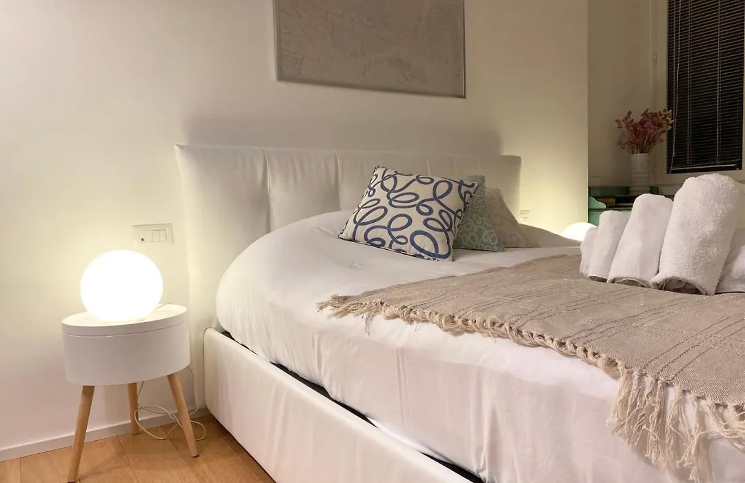 Repubblica One Room Apartment-1