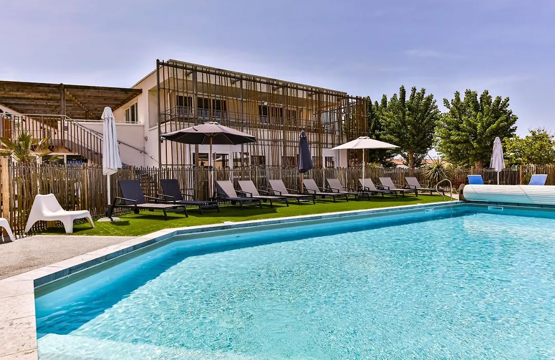 Village Club La Rivière CapFrance-1