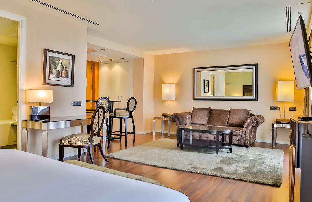 Hotel 525-1