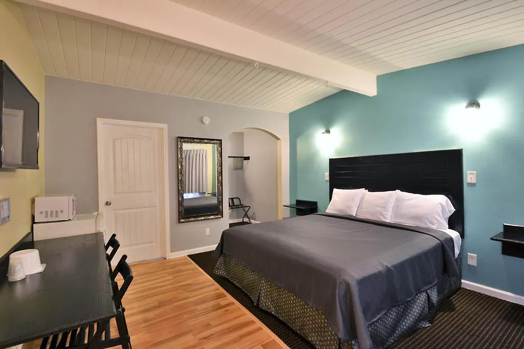Lodge At 32Nd-1