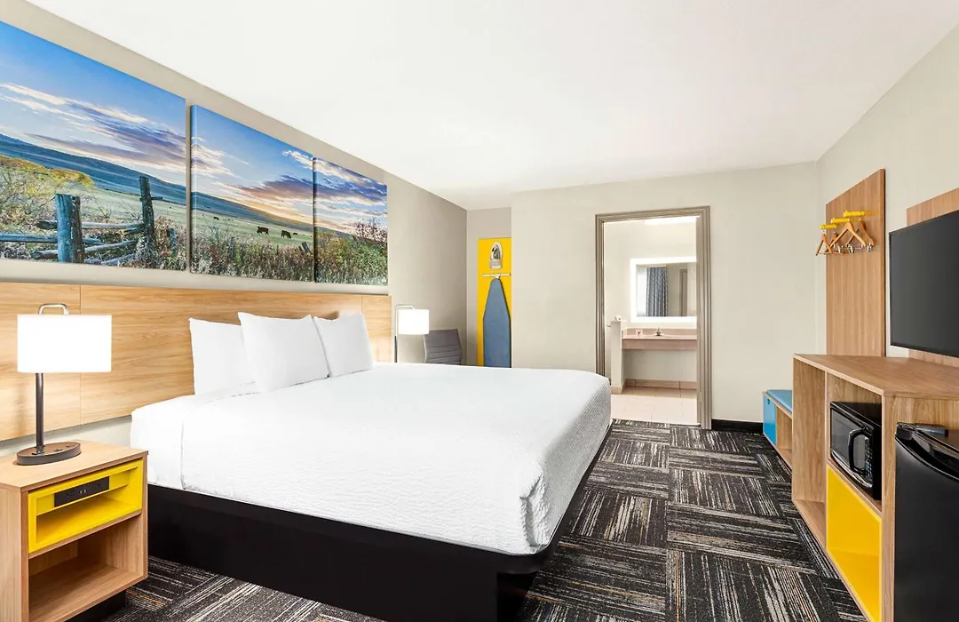 Days Inn By Wyndham Paris-1