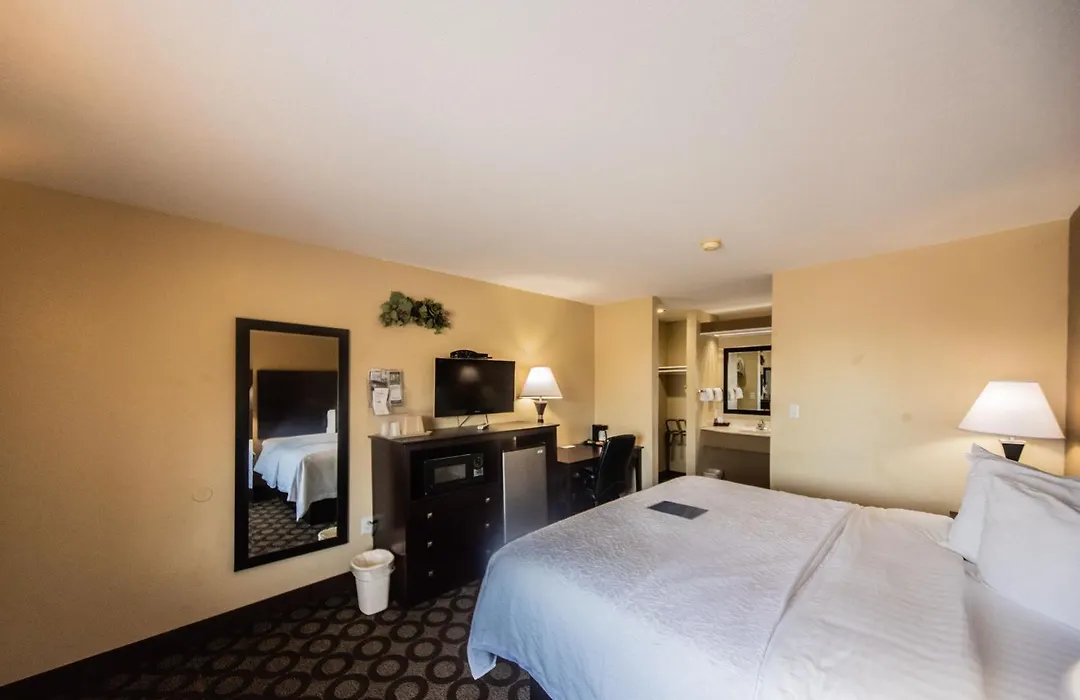 Relax Inn And Suites Kuttawa Eddyville-1