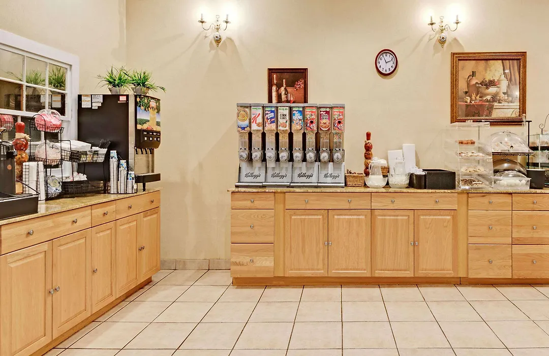 Ramada By Wyndham Kittery-1