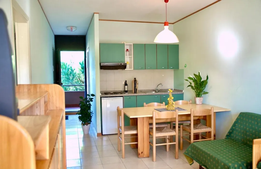 Apartment 3 Beds In Residence With Swimming-Pool Bed And Bath Linen Included-1