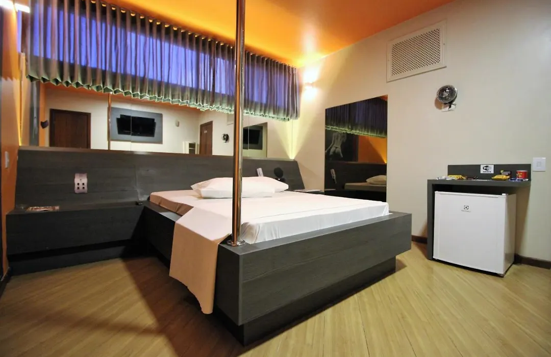Status Motel-1