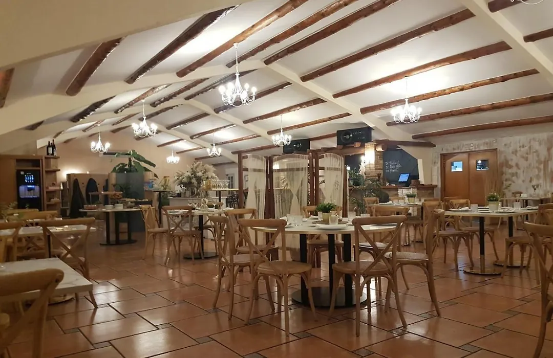 Delta Hotel-1