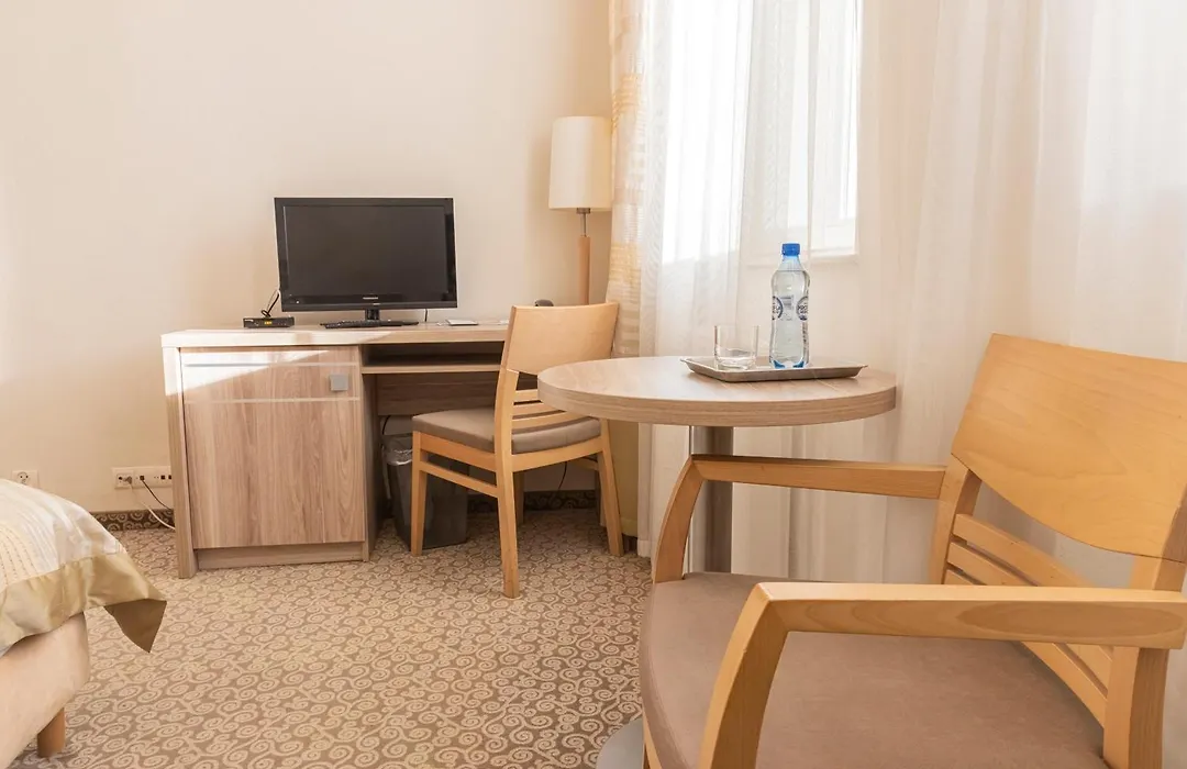 Hotel Cesarskie Ogrody-1