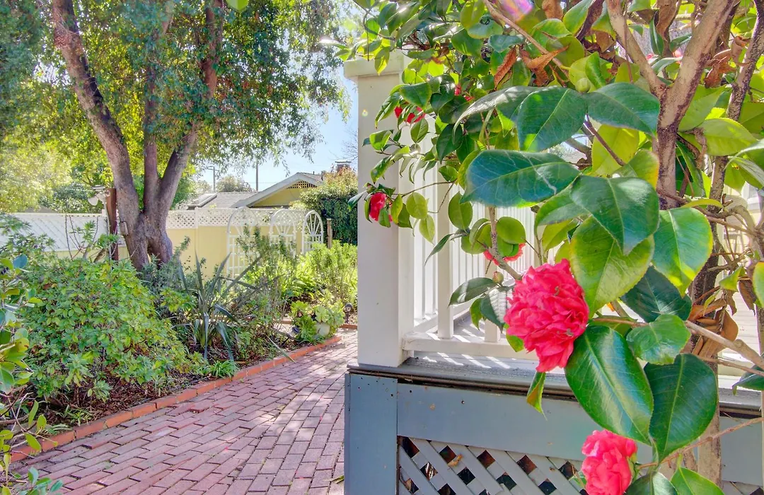 Secret Garden Inn&Cottages-1