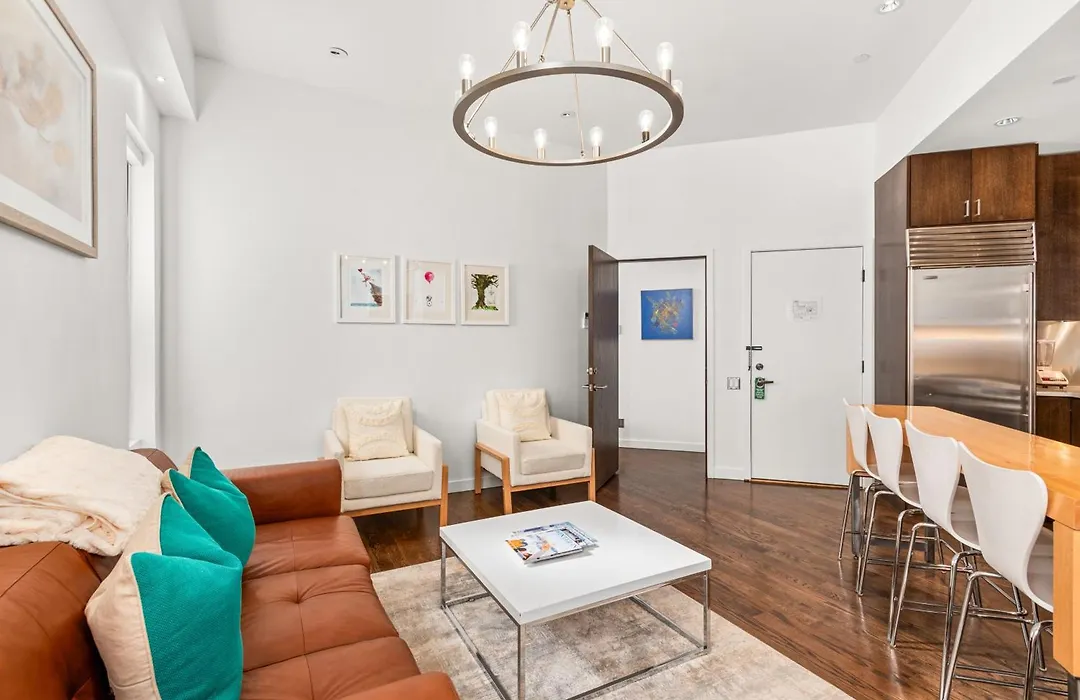 Independence Square 208, Stylish Luxury Suite With Full Kitchen & Living Area-1