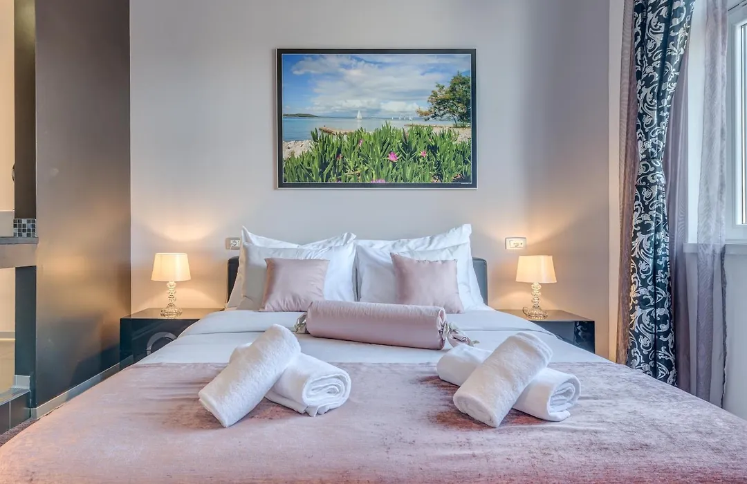 Starlight Luxury Rooms-1