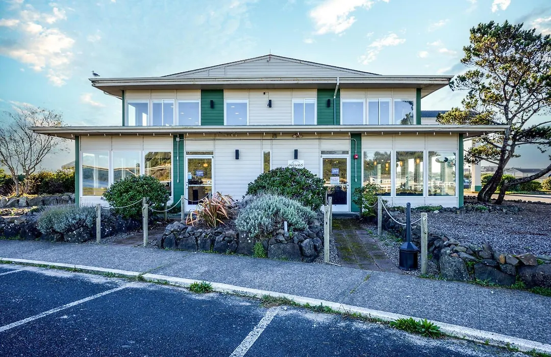 Waldport Bayfront Hotel & Restaurant-1