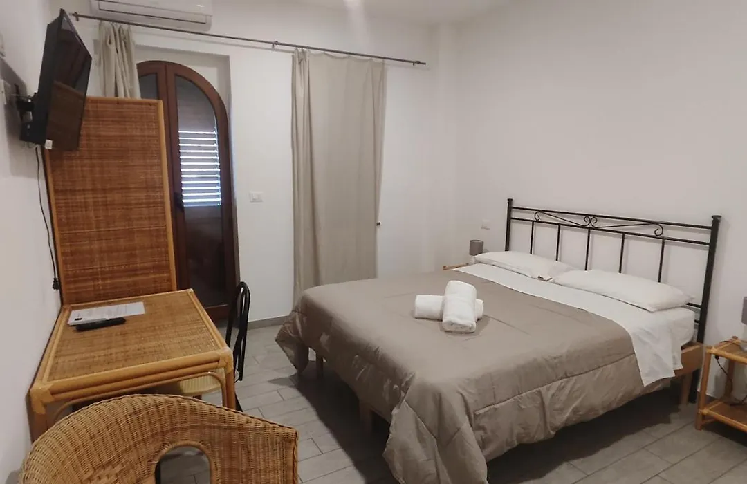 Hotel Faraglione-1