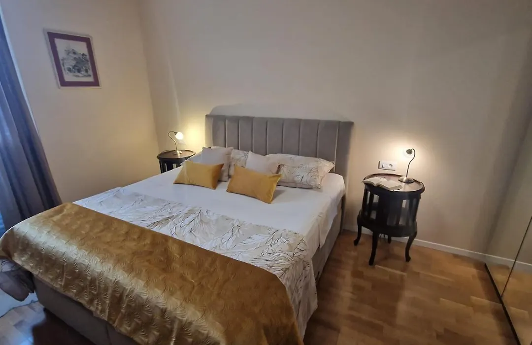 La-La Rooms-1