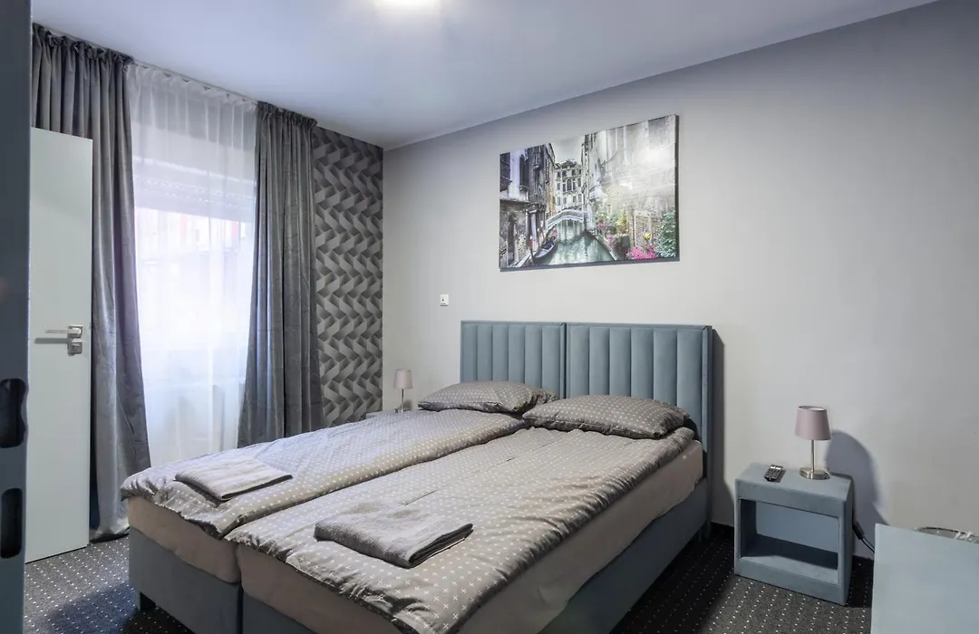 Bed And Breakfast 33-1