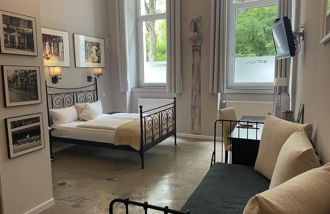 Hotel Amical-1