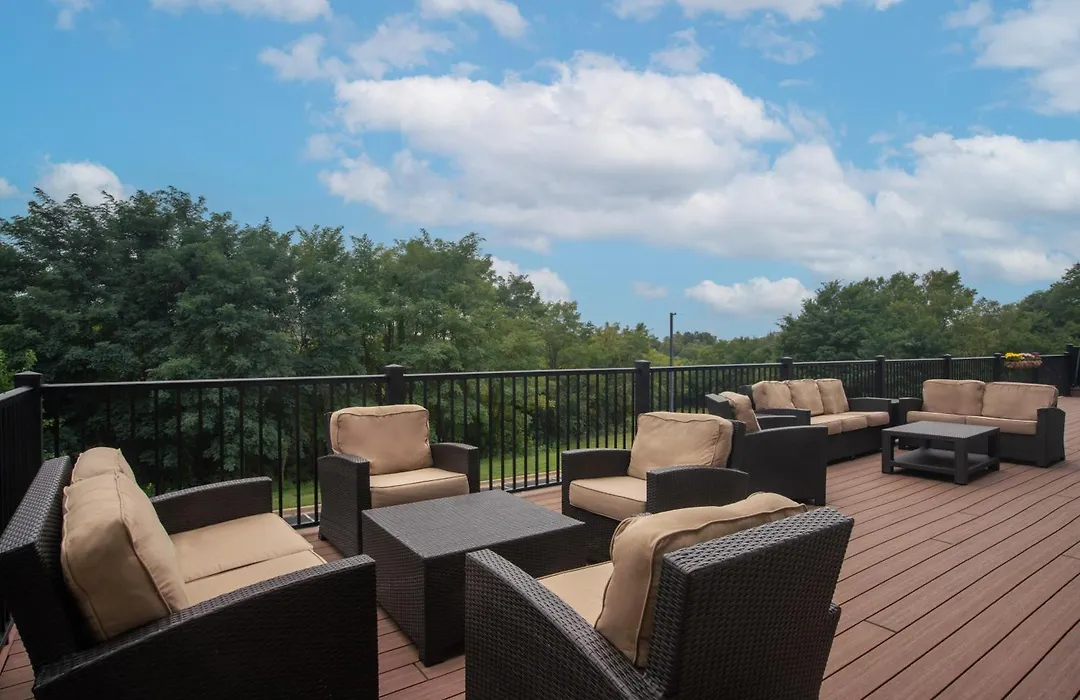 Irish Cottage Inn & Suites-1