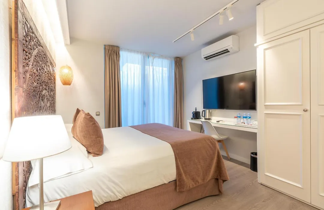 Serennia Fira Gran Via Exclusive Rooms-1