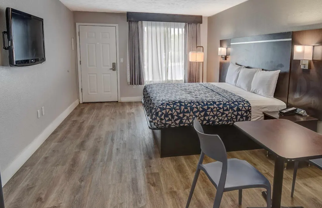 Econo Lodge Sevierville-Pigeon Forge On The River-1