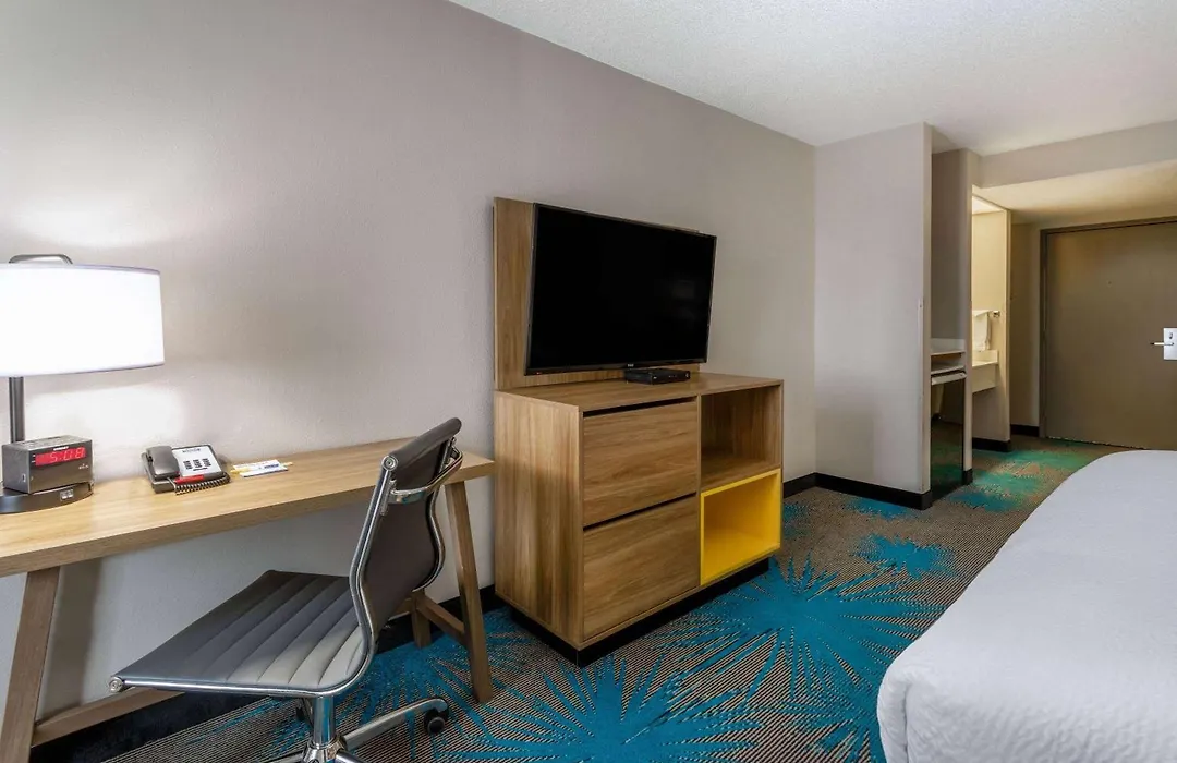 Days Inn & Suites By Wyndham Denver International Airport-1