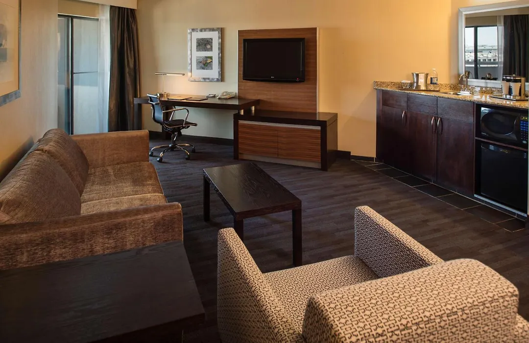 Hilton Winnipeg Airport Suites-1