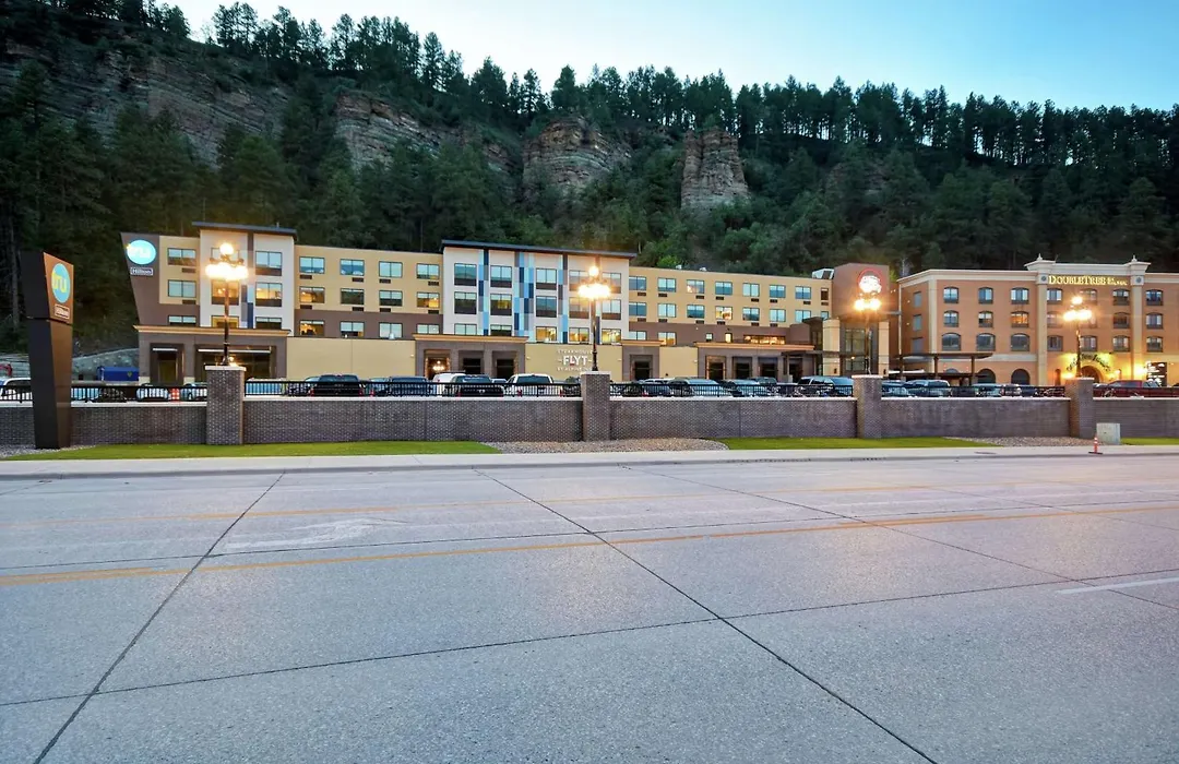 Tru By Hilton Deadwood-1