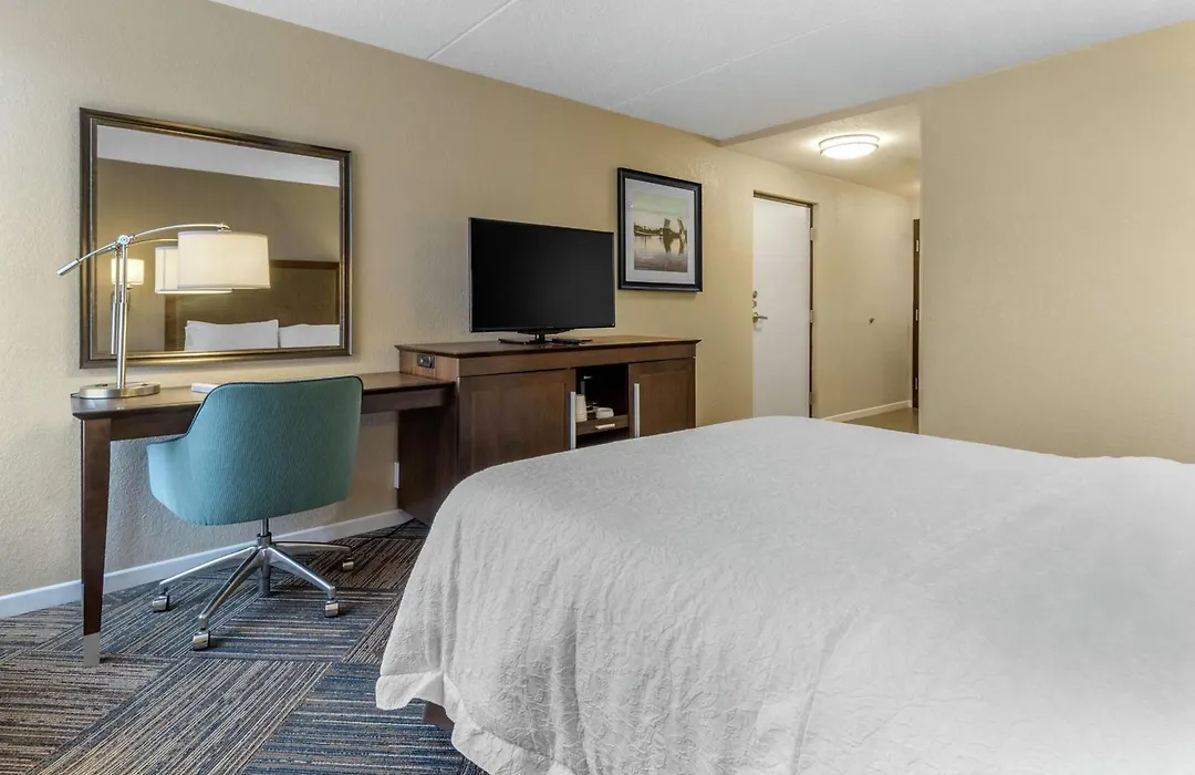 Hampton Inn Green Bay Downtown-1