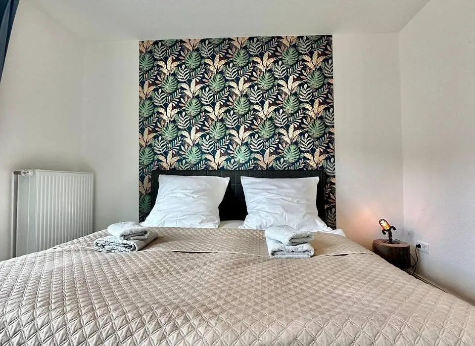 5ZKB großzügiges Ferienhaus Antonia nähe Westkreuz mit 4 Schlafzimmer, Balkon, Terrasse und Parkplatz-1