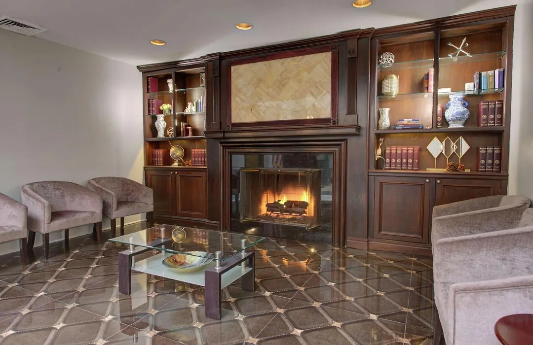 The Roslyn, Tapestry Collection By Hilton-1
