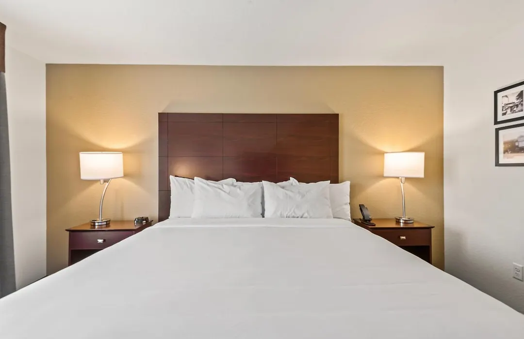 Cobblestone Hotel & Suites - Cullman-1