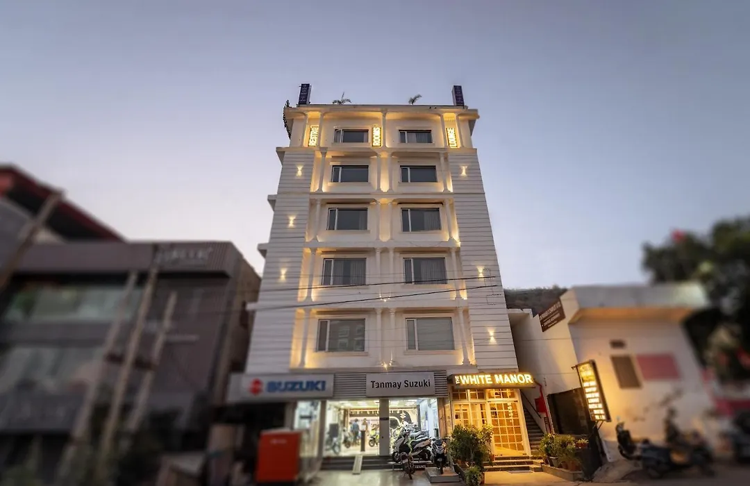 Tripli Hotels White Manor-1