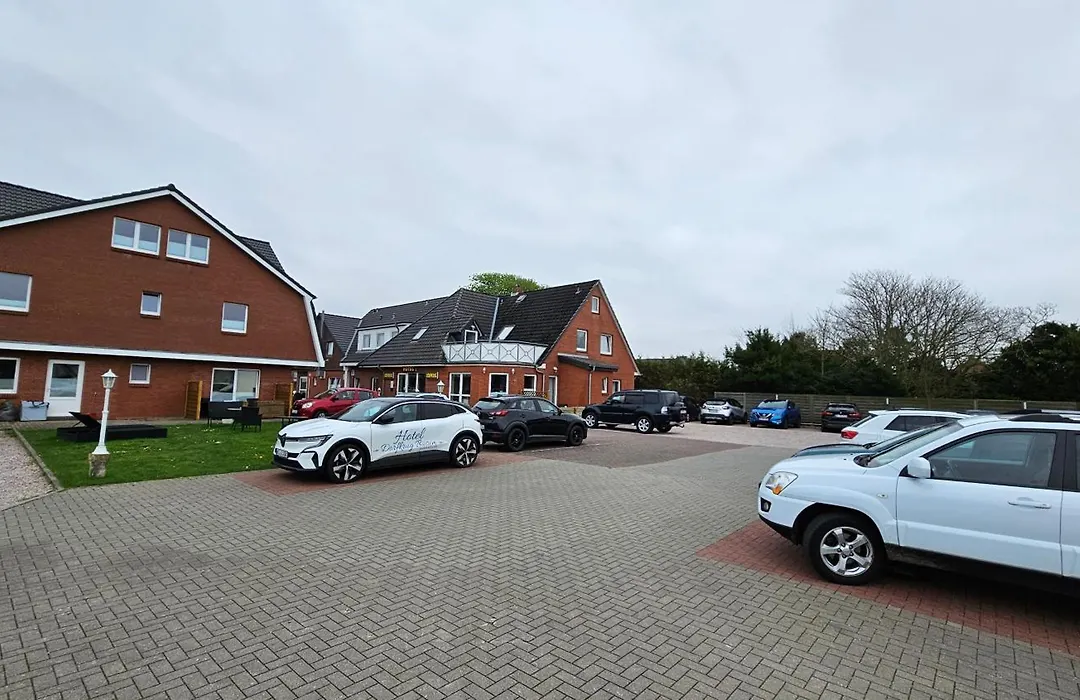 Hotel Dorfkrug Büsum - günstige Altbauzimmer Am Oland-1