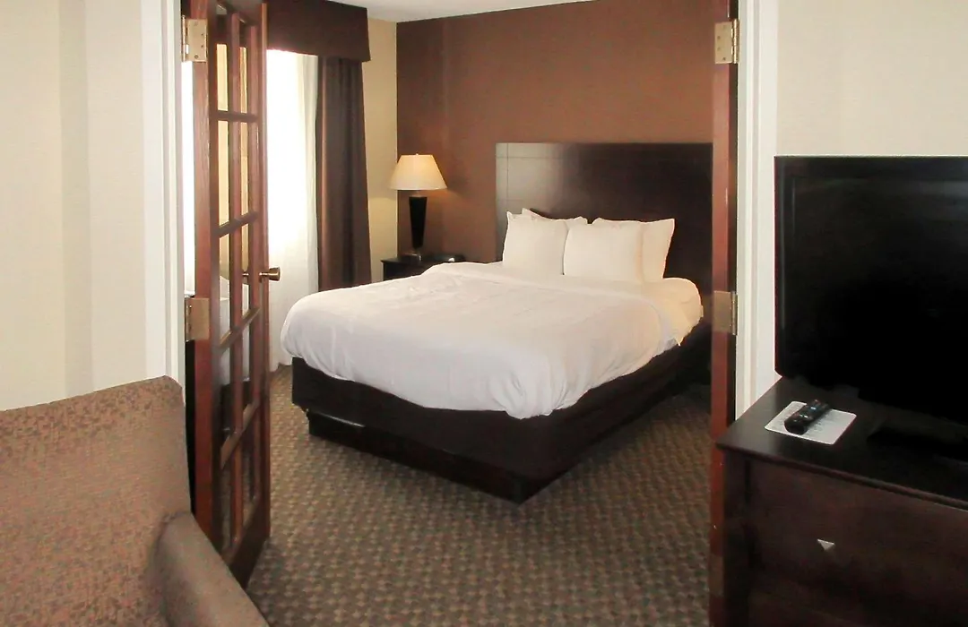 Comfort Inn & Suites Pittsburgh Fox Chapel-1