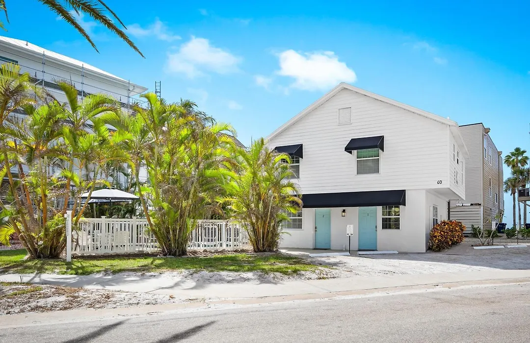 Parrot Beach Cottages Suite #2-1