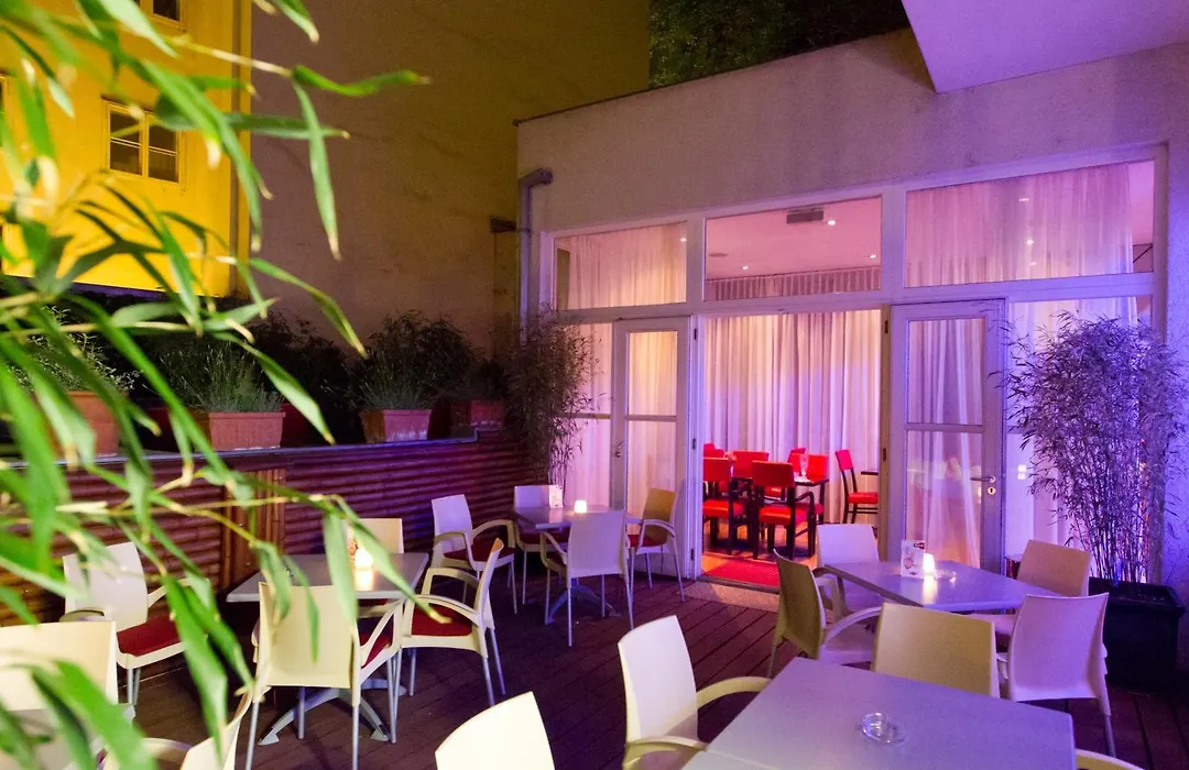 Hotel Boltzmann-1