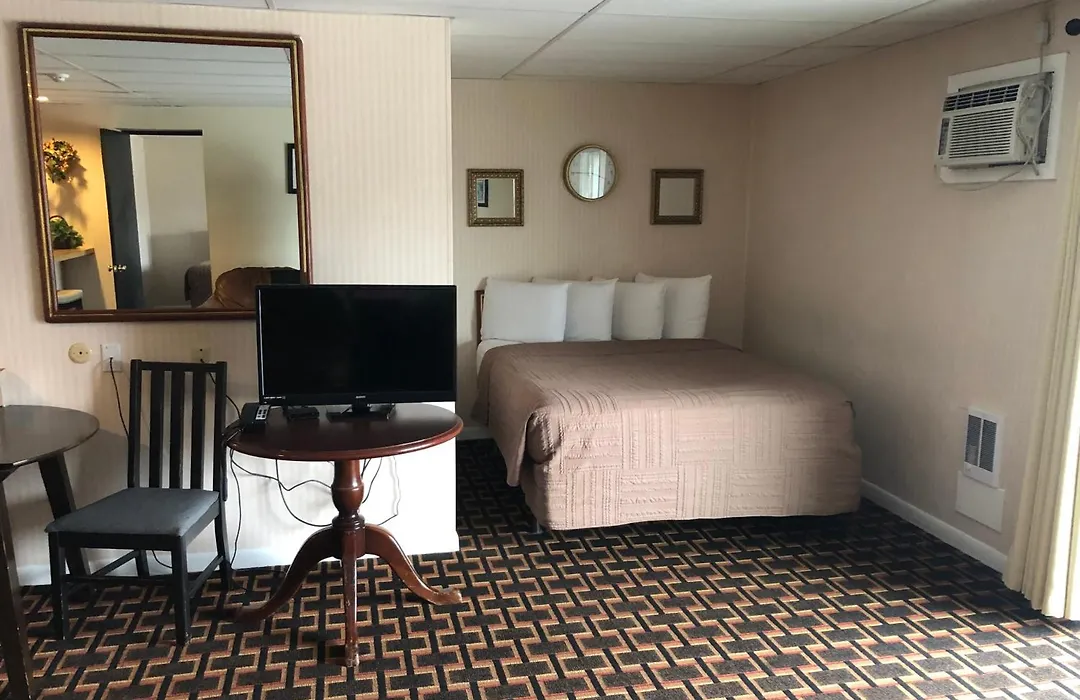 Colonial Inn Ellsworth-1