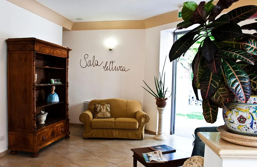 Sovrana Beach Hotel - Pet Friendly - Breakfast Until 12 - Parking-1