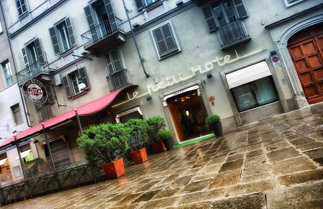 Le Petit Hotel-1
