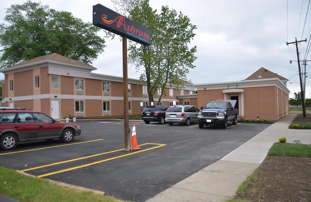 Aashram Hotel By Niagara River-1