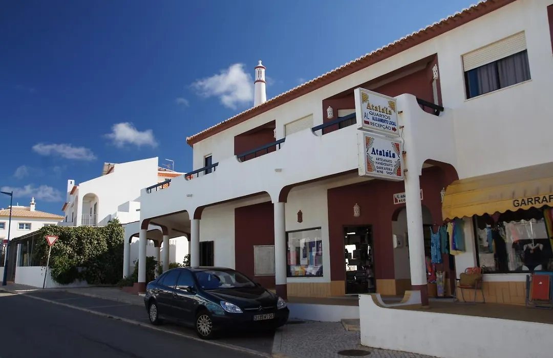 Apartamentos E Quartos Atalaia-1