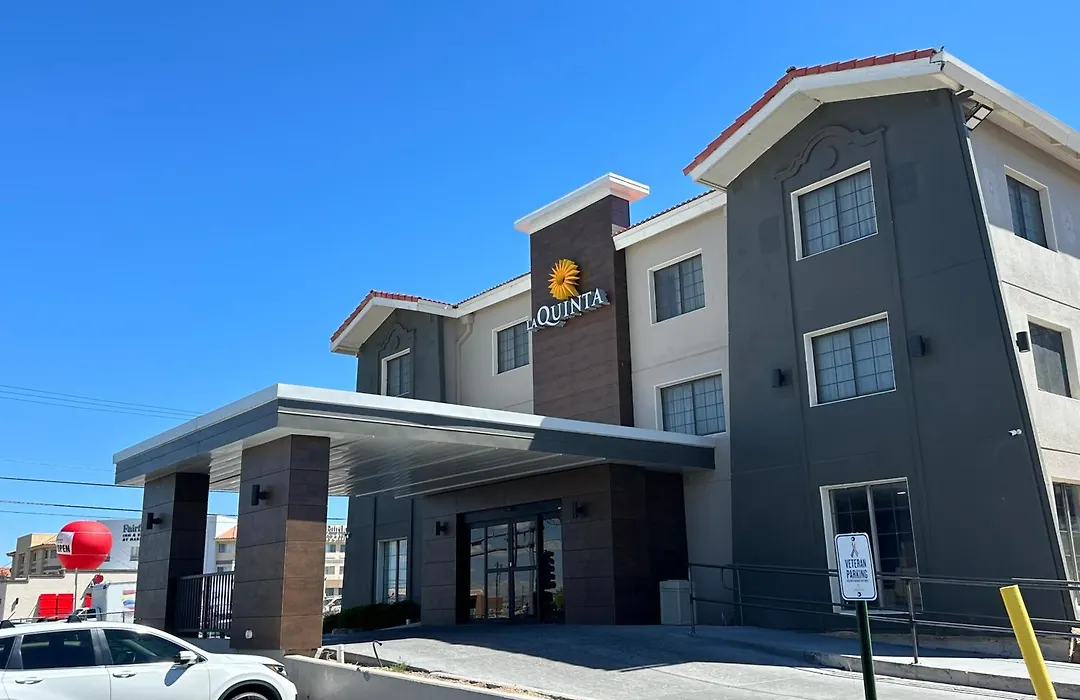 La Quinta Inn by Wyndham Albuquerque Airport-1