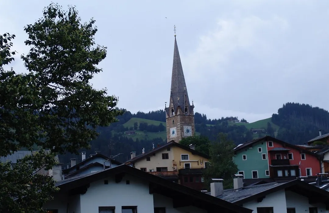 Christl, Haus-1