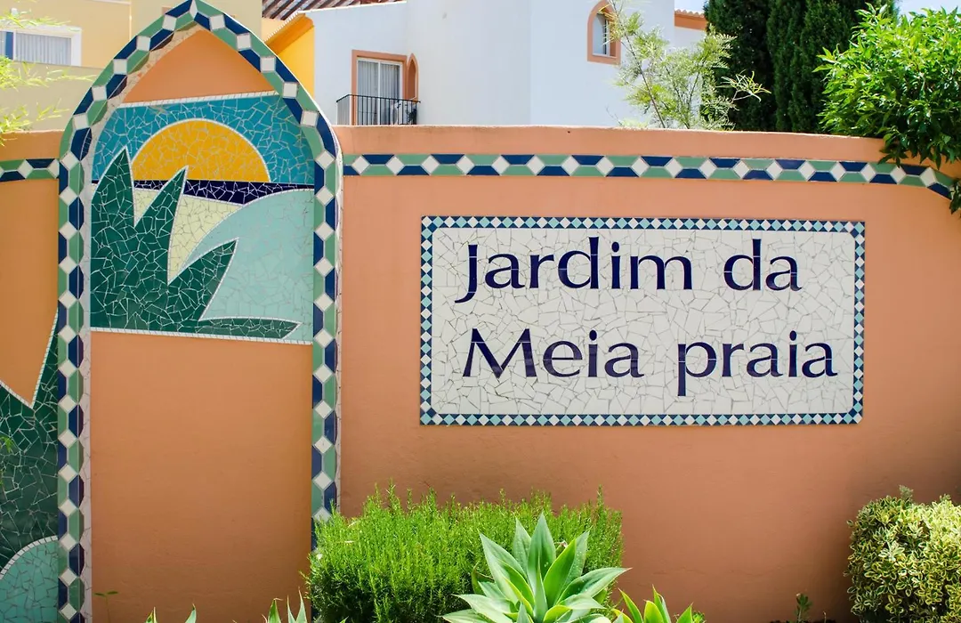 Jardim Da Meia Praia Resort-1