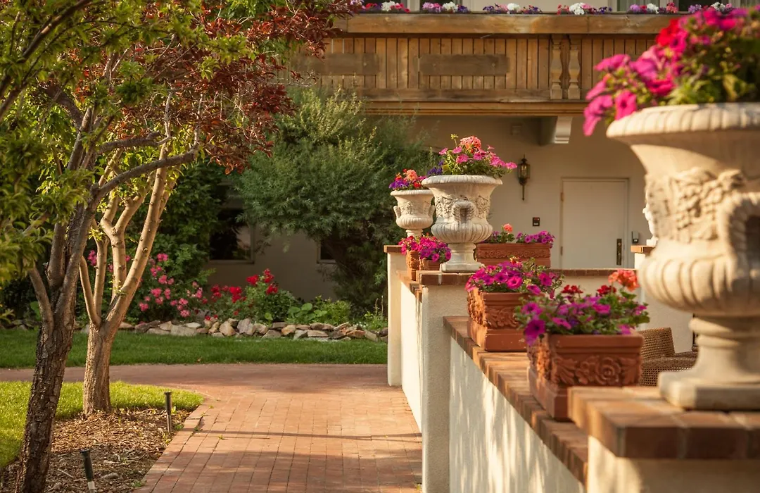 Knob Hill Inn-1