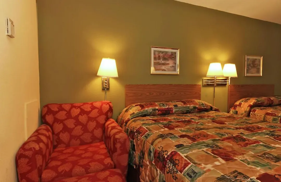 Burnsville Inn & Suites-1