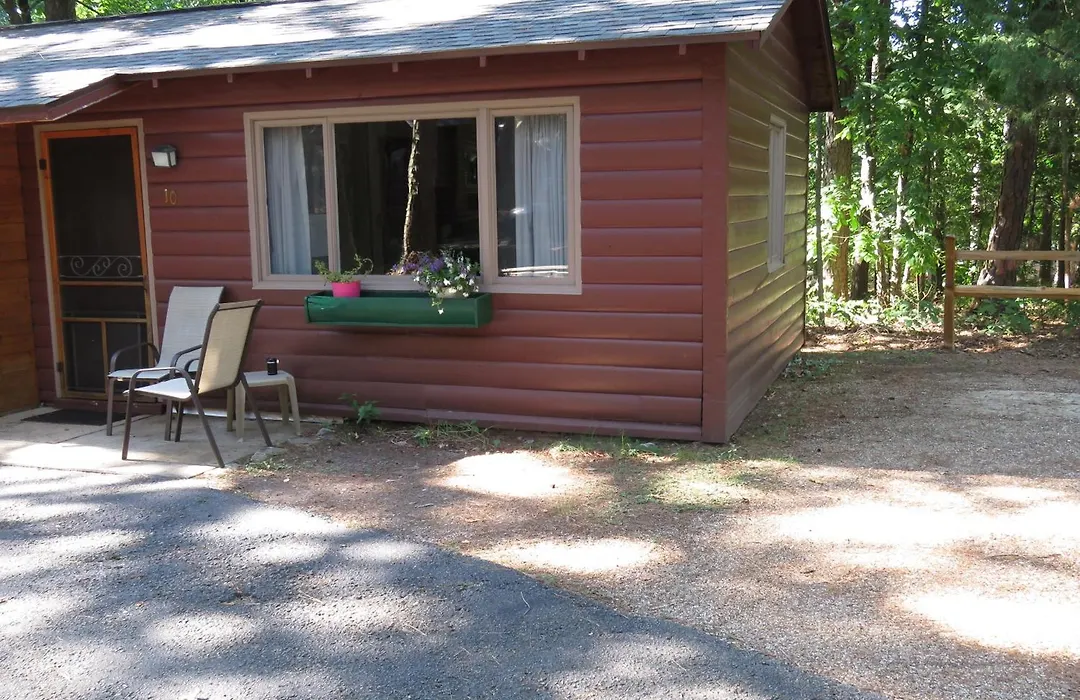 Tall Pines Inn-1