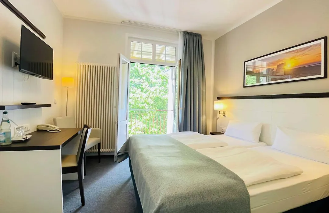 Strandhotel Graal-Müritz-1