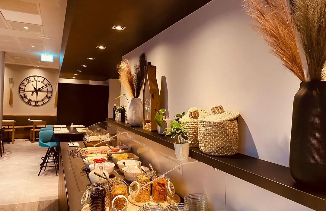 Ibis Budget Lugano Paradiso-1