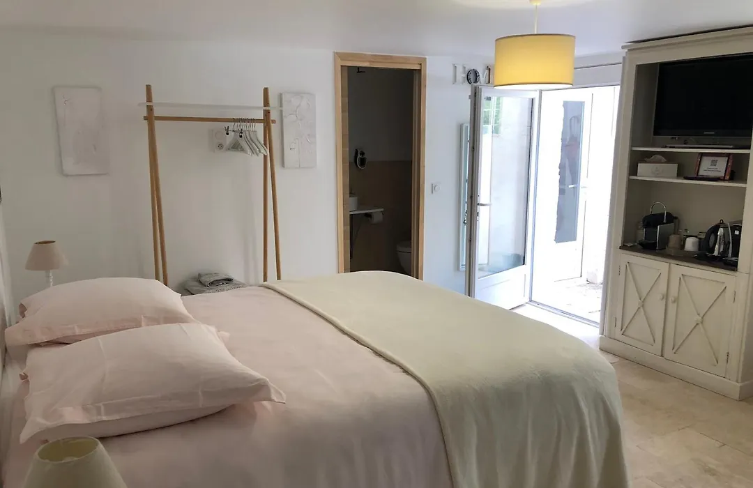 Très belle Chambre D'hôte à la Chapelle Sainte Anne-1