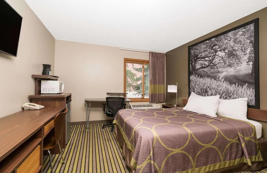 Super 8 By Wyndham St. Cloud-1